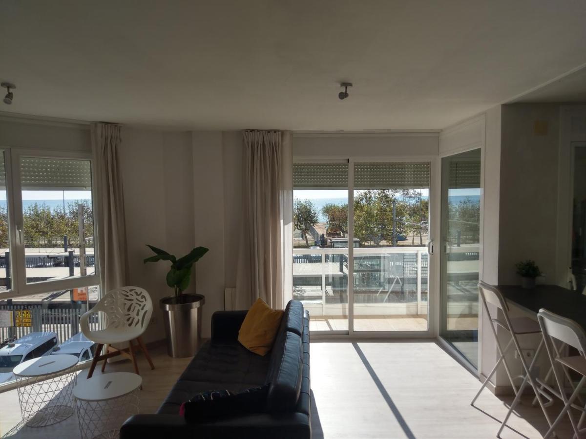 Luxury Apartment Accommodation, Next To Beach & Train Station Calella Buitenkant foto