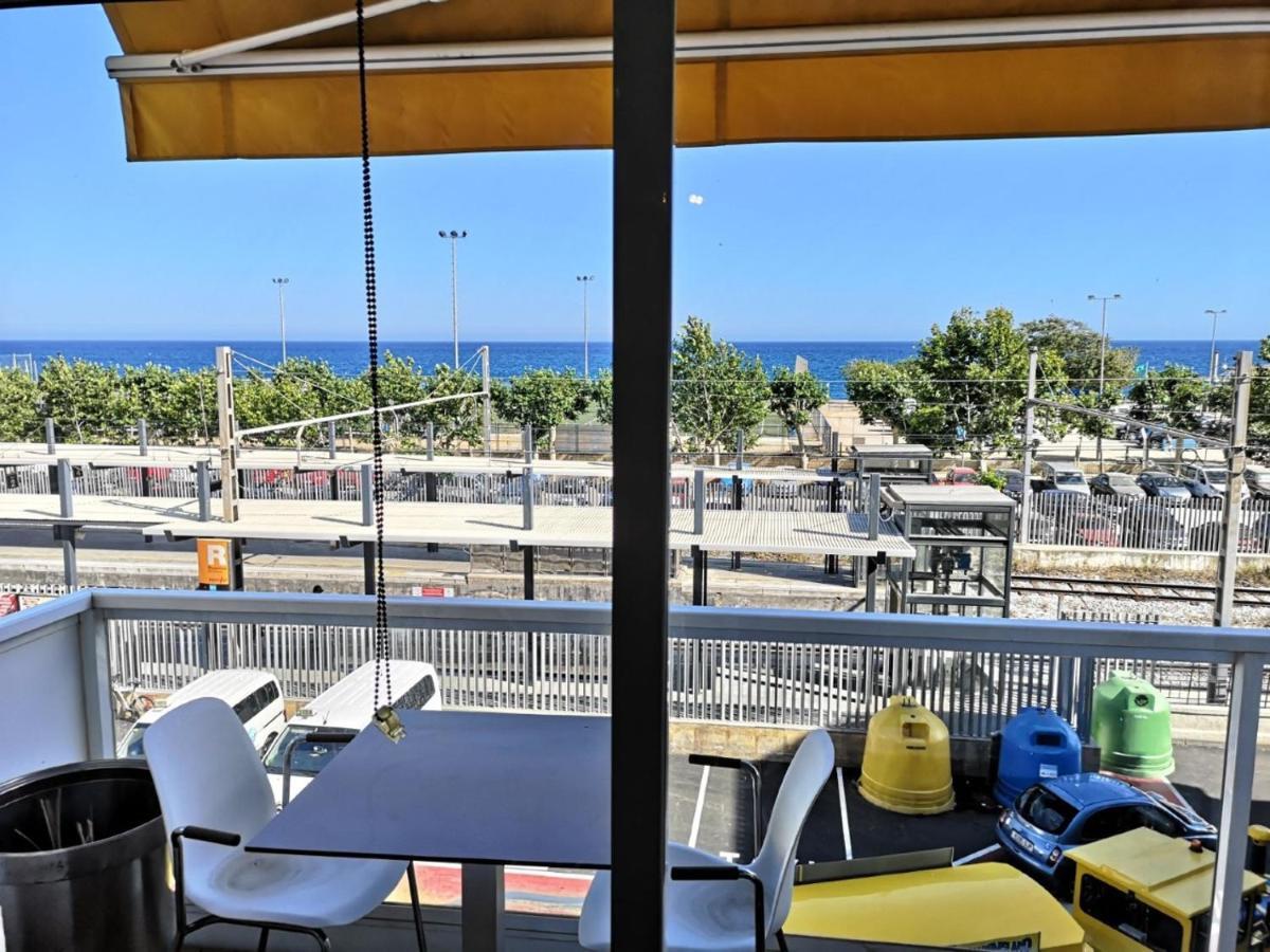 Luxury Apartment Accommodation, Next To Beach & Train Station Calella Buitenkant foto