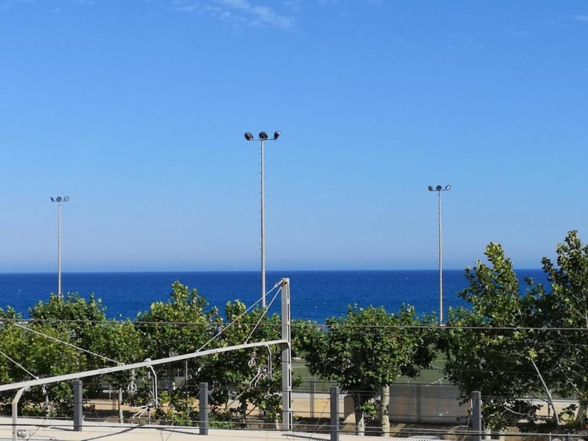 Luxury Apartment Accommodation, Next To Beach & Train Station Calella Buitenkant foto