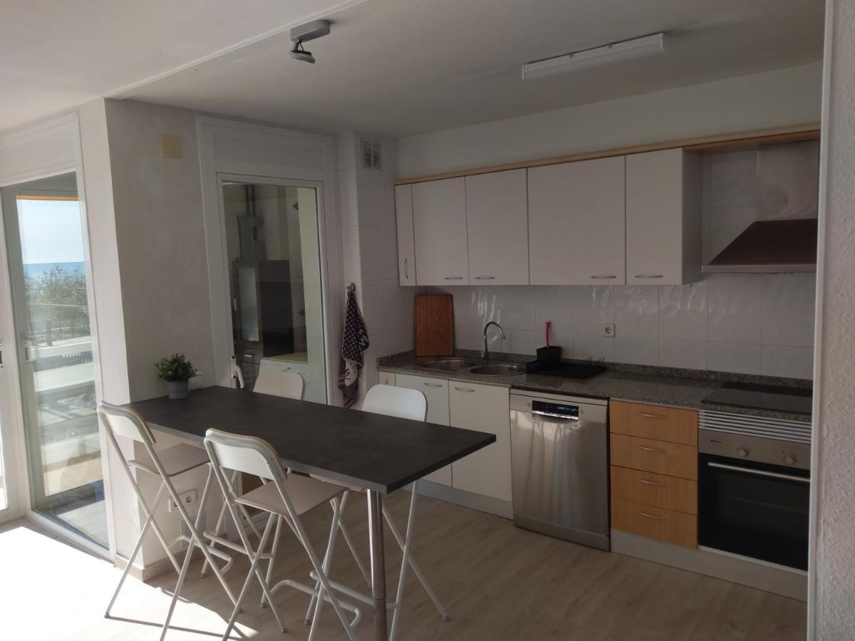 Luxury Apartment Accommodation, Next To Beach & Train Station Calella Buitenkant foto